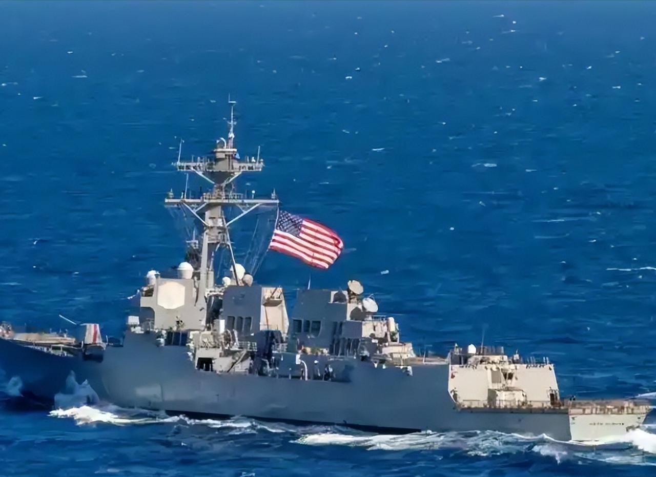 突发！美国两艘军舰，撞了

大家平时刷新闻，可能总看到美国军舰在世界各地“晃悠”