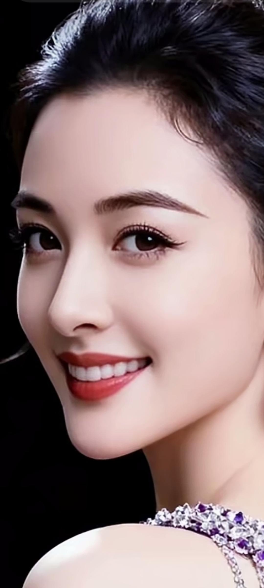 优雅气质，闪耀珠宝，美丽动人！