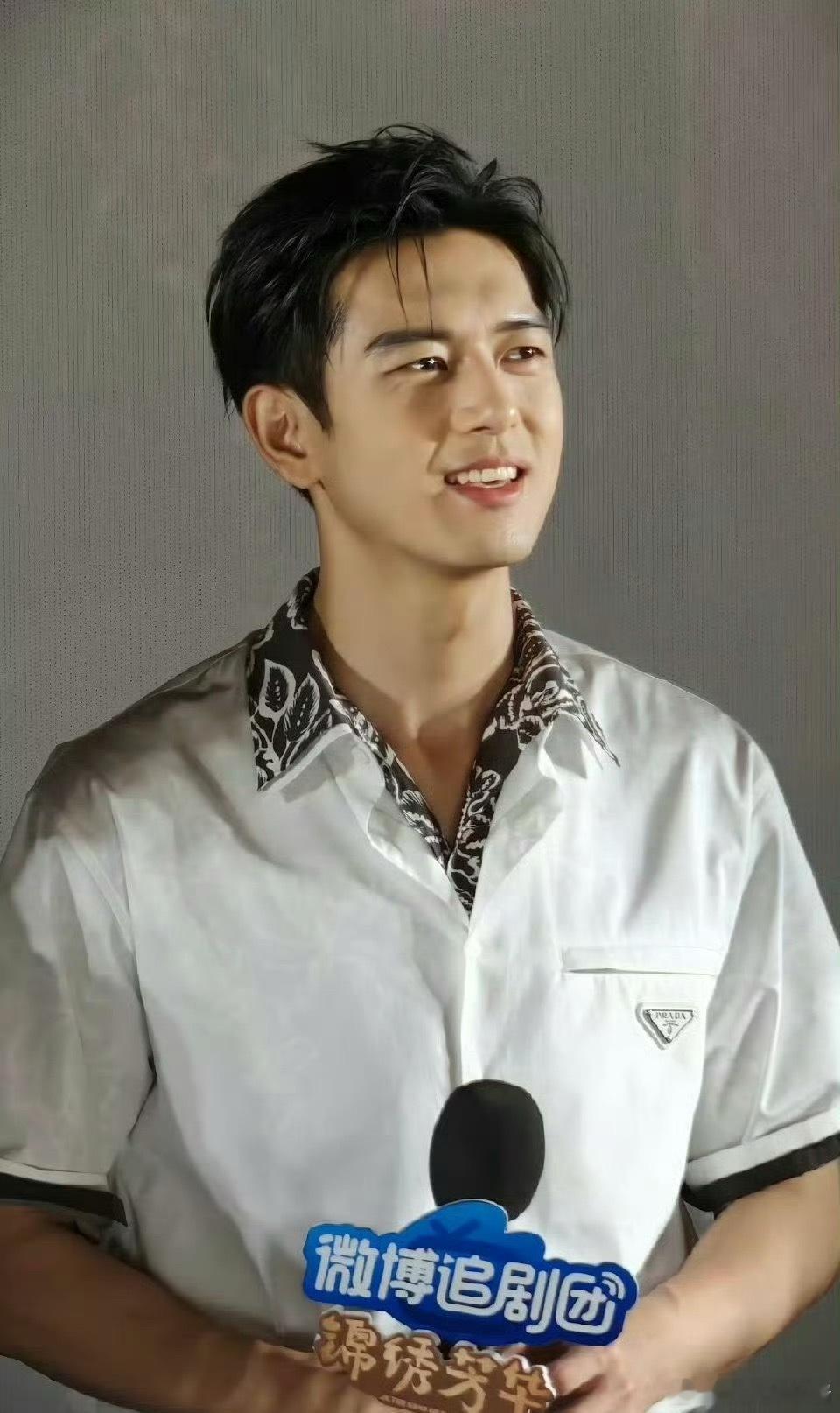 李现、杨紫《锦绣芳华》今日宣传照，嗑到了吗 ​​​