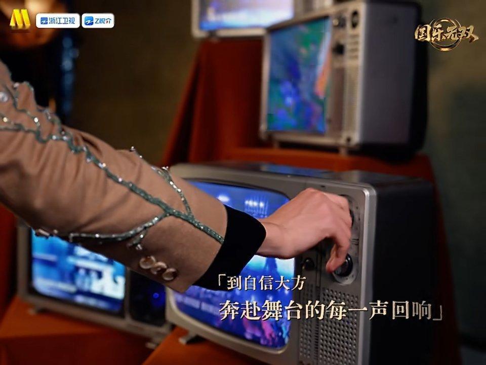 音乐人宋亚轩的时空对望每一帧每一步，都算数！切片里有梦开始的那首歌“夜空中最亮的