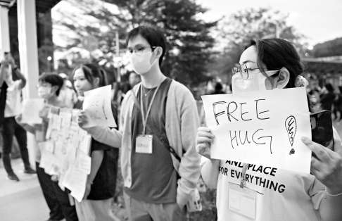 香港将成立独立委员会调查火灾多个棚网样本未达阻燃标准