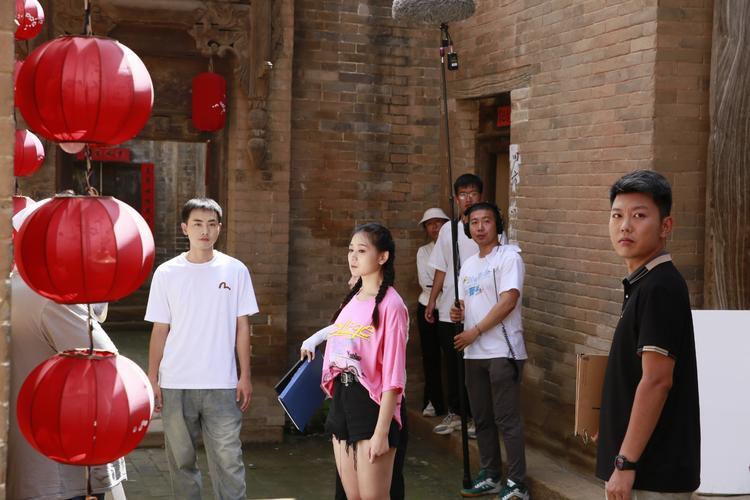 没人能想到，半年前还被业内人嗤之以鼻、骂作“没前途”的AI漫剧，如今竟能强势崛起