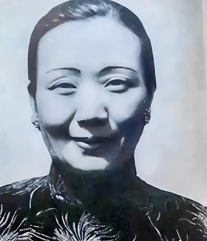 1879年，浙江巡抚谭钟麟喝多了，看府上丫鬟李氏身材婀娜，一时兴起抱回房，事后竟