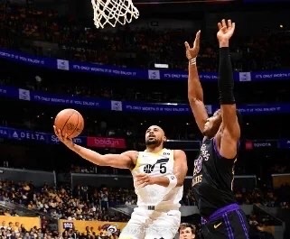 NBA季中锦标赛湖人主场对阵爵士的比赛已经结束。全场战罢，湖人以131-99战胜