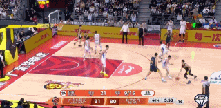 胡明轩再次关键上篮命中！这个节奏感真好啊！胡队可能没那么快了，但他是时候将自己的