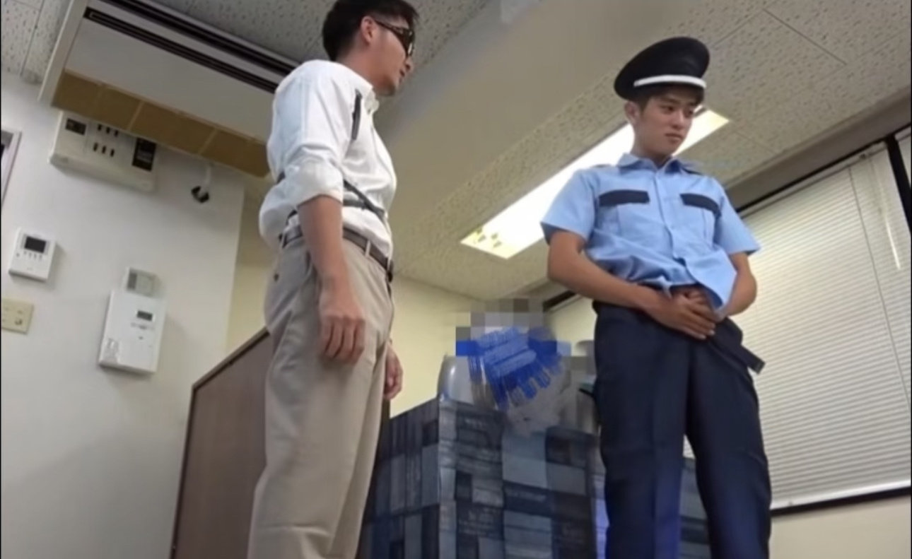 雅哉偷拿🩲当场被抓包尴尬现场。 ​​​