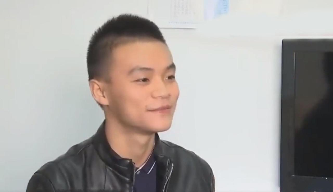 2015 年，四川小伙参军体检后，就在他满心欢喜等待被录取的消息，警察突然来到了
