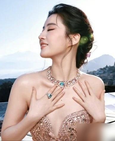 我有种预感！刘亦菲估计会很难结婚了！

大概就是大家聊八卦时那种感觉：一个在娱乐