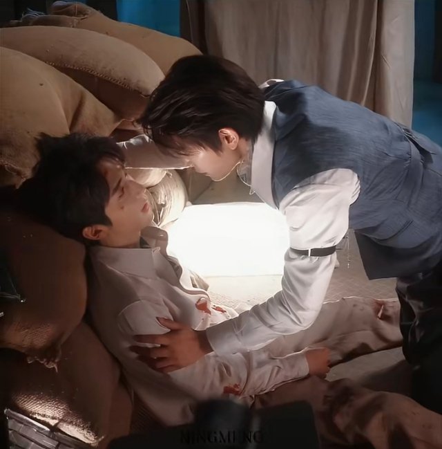 丁禹兮和张新成这波"盐焗虾"操作，看得我一会儿嘴角上扬，一会儿又忍不住想：这糖里