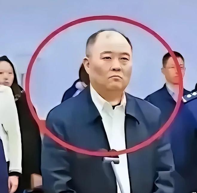 中信银行行长孙德顺贪污9.79亿被判死刑，然而，令人惊讶的是，孙德顺在法庭上得知