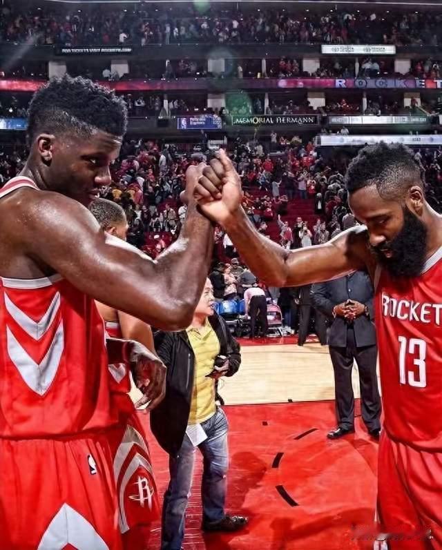 哈登：NBA第一"人缘王"？到哪个队都能收一帮小弟，连对手都服他