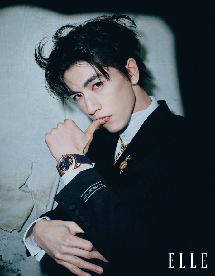 张凌赫ELLE造型高鼎张凌赫摄影是新爱好张凌赫增加新爱好：摄影~！张凌赫