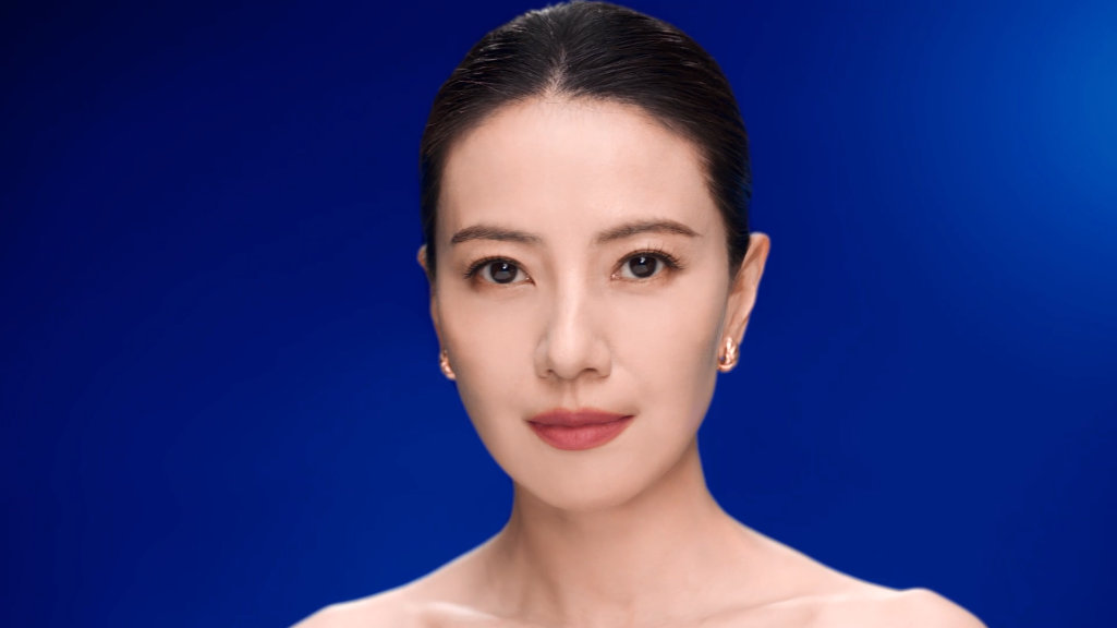 高圆圆真会选 人生选择皆在定义自我，高圆圆从不让常规困住脚步，凭 “选择，打破定