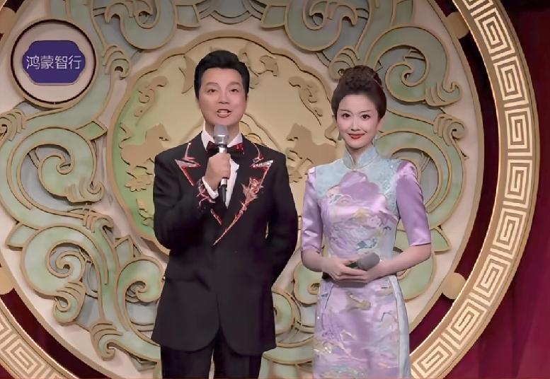 有时候真看不懂🍠网友的审美？

一边夸奖今年新上的女主持刘心悦，

一边言辞犀