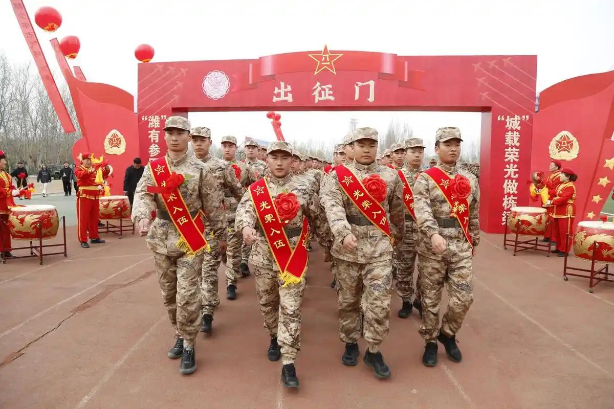 老兵走了，新同志马上就来了。网络上又开始出现准兵爸兵妈晒孩子当兵的照片，真的不好