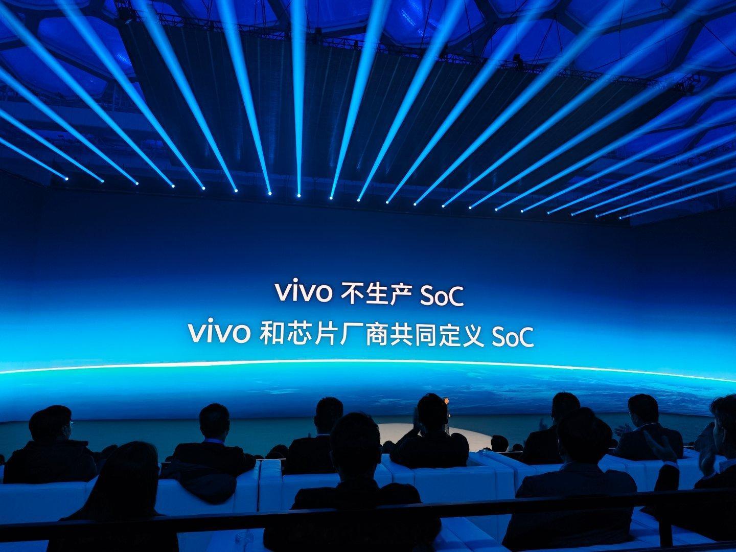 天玑芯片看蓝晶，软硬一体化是vivo未来的主要方向#vivox100发布会# ​