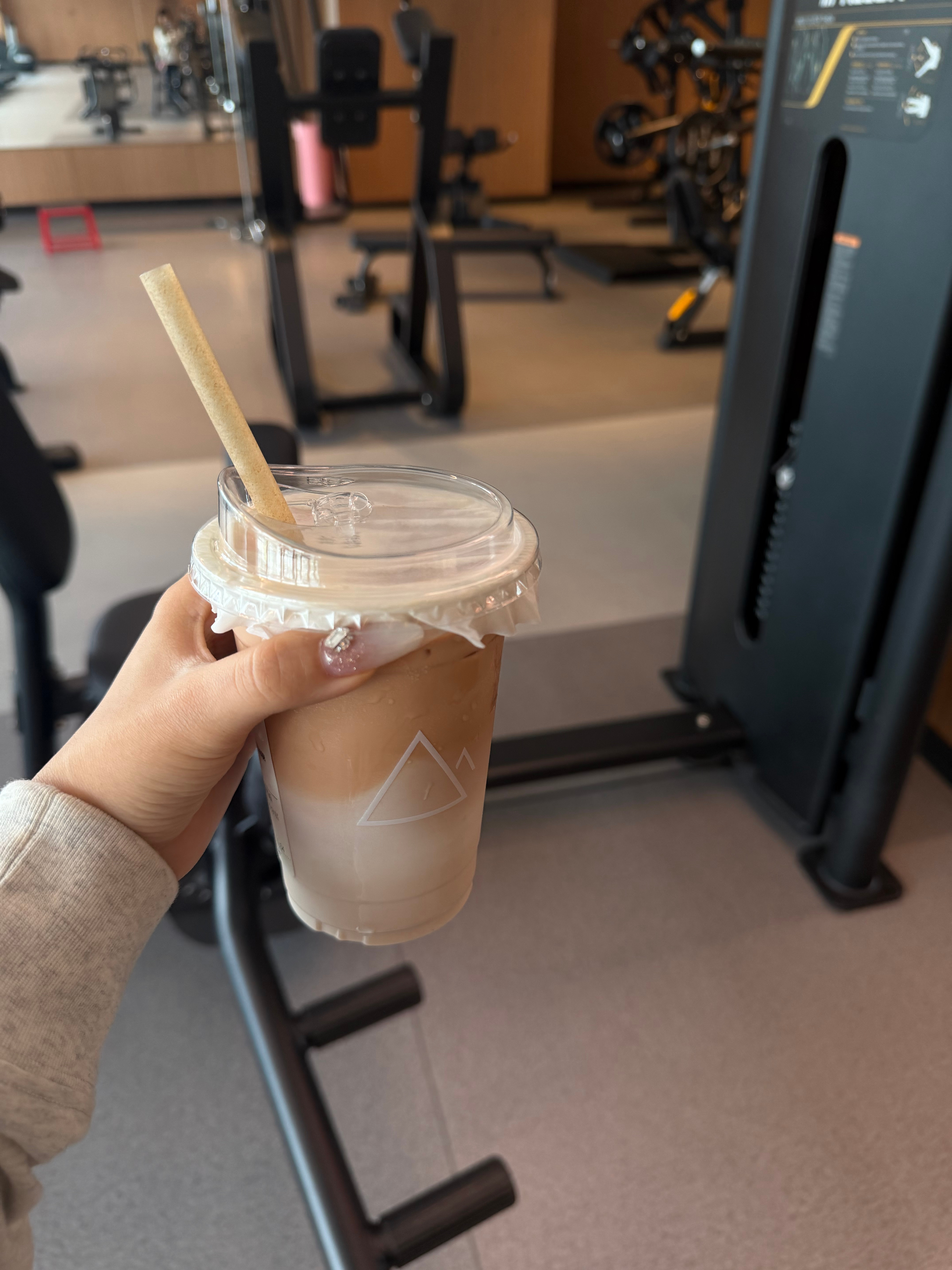 就这样一边练一边喝