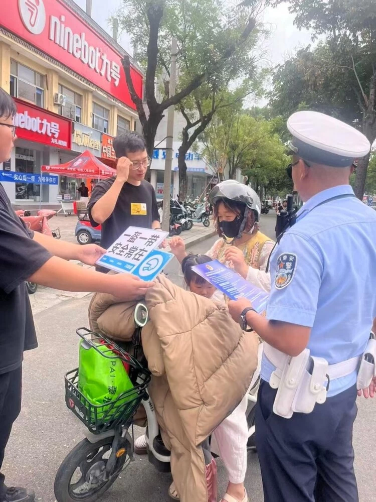 九号电动车联合山东泰安交警开展交通安全宣传 实车普法倡导规范骑行