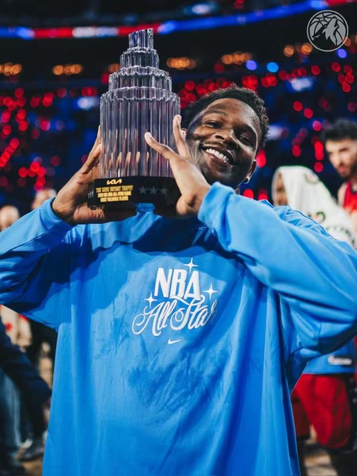 美媒NBA Memes：文班亚马、爱德华兹、伦纳德拯救了全明星。
他真的太想赢了