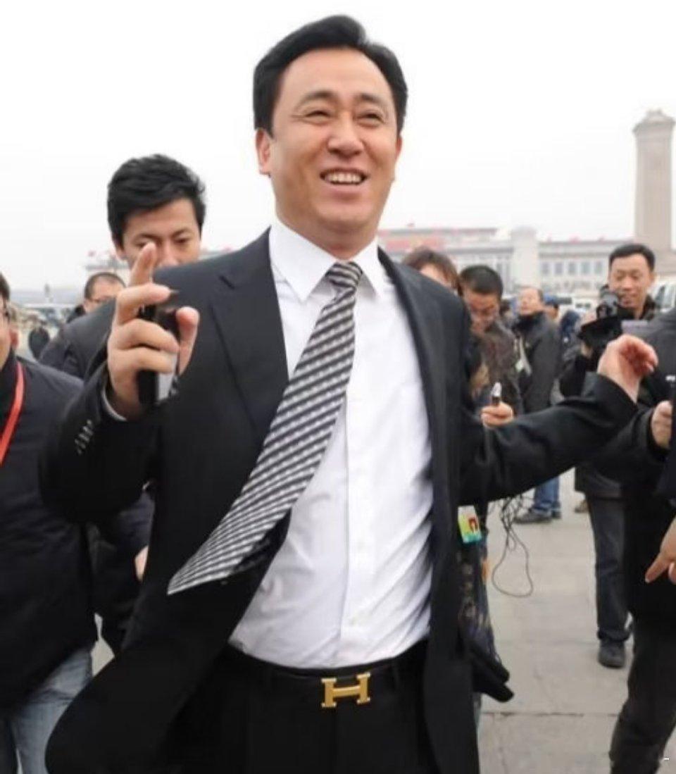 许家印崩了东北富二代42个亿富二代吃吃喝喝旅游看电影，几辈子也花不完42亿，一投