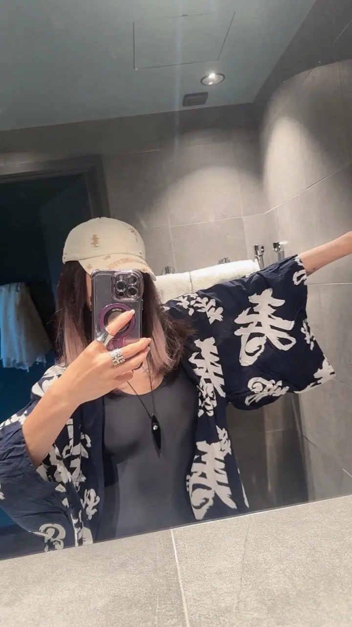 泳衣 对镜拍泳池穿搭 辣妹 穿搭