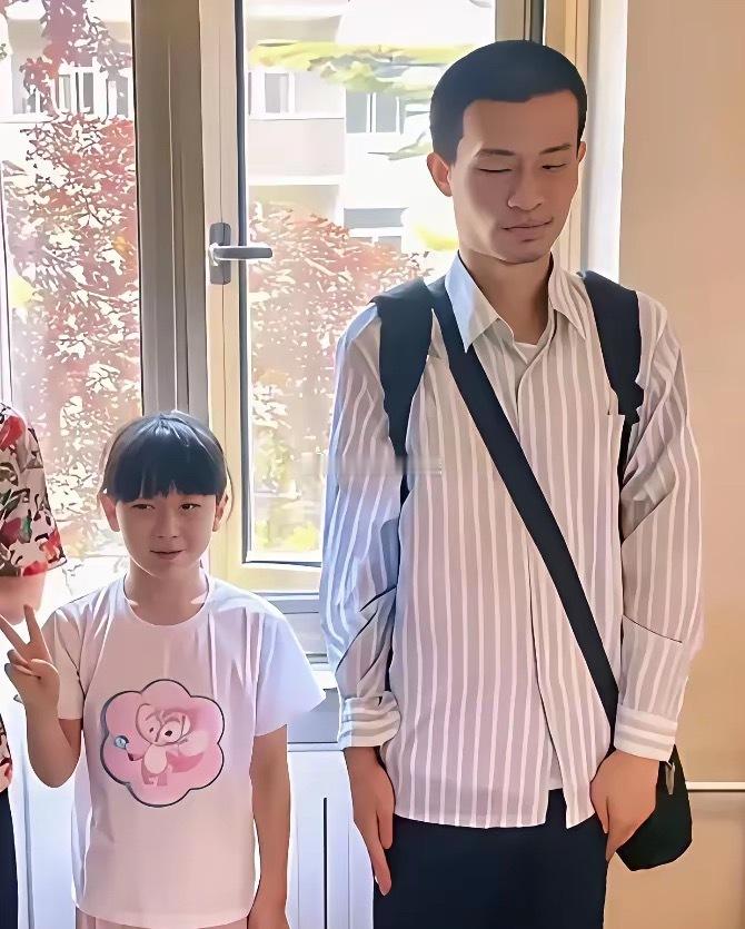 问了下在数学系当老师的朋友，韦东奕在数学方面真的很厉害吗？还是网友在造神啊？她沉