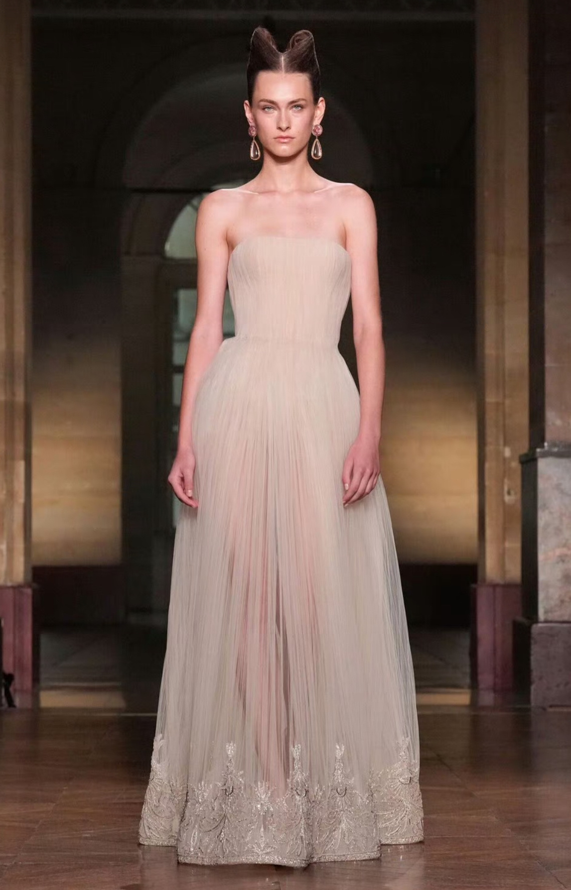 金智秀 in Georges Hobeika F/W 2025 Haute Co