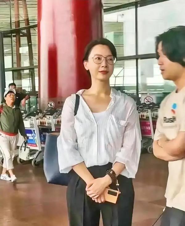 卢大中专最近可能基本盘不太稳了，所以义愤填膺地告诉自己的粉丝，你卢大中专最近可能