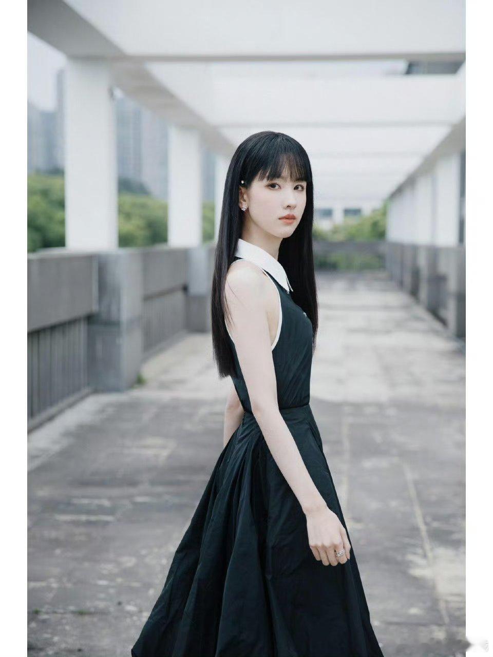 网传陈都灵接触今天也没变成玩偶呢，我太想看嘟嘟演这种无限流题材了 求求嘟嘟快接 