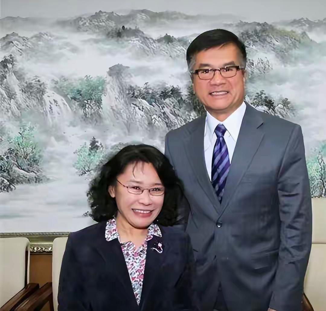 1982年高材生王佐良娶瘫痪的张海迪，40年后，才知他是人间清醒！