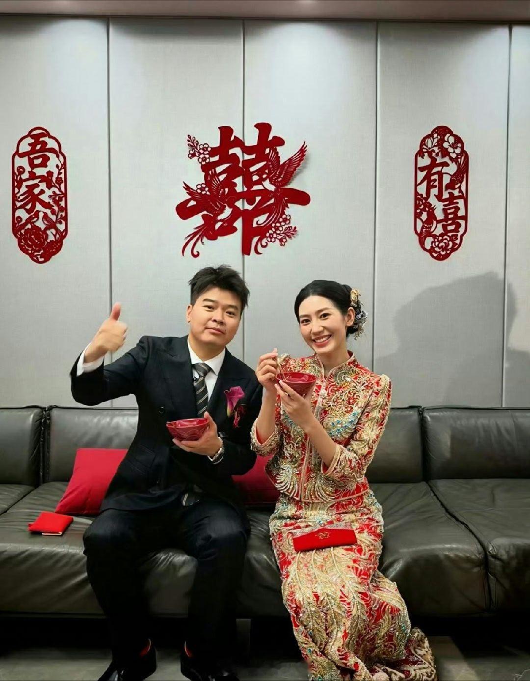 车评人小吕秋晨大婚啊啊啊秋晨宝宝新婚快乐 新娘子太太太美了[捂嘴哭] ​​​