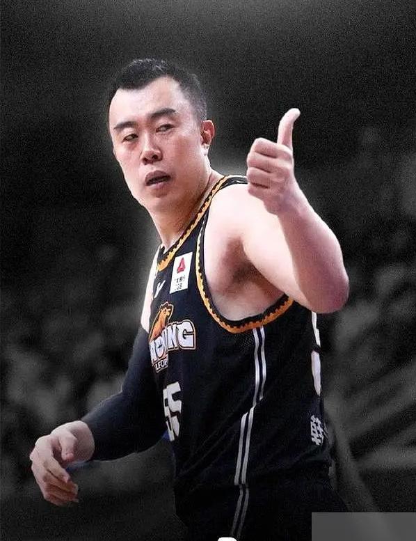 韩德君回归辽宁本钢男篮出任副总经理兼任一队领队，当初曾用拿不到总冠军就不举办婚礼