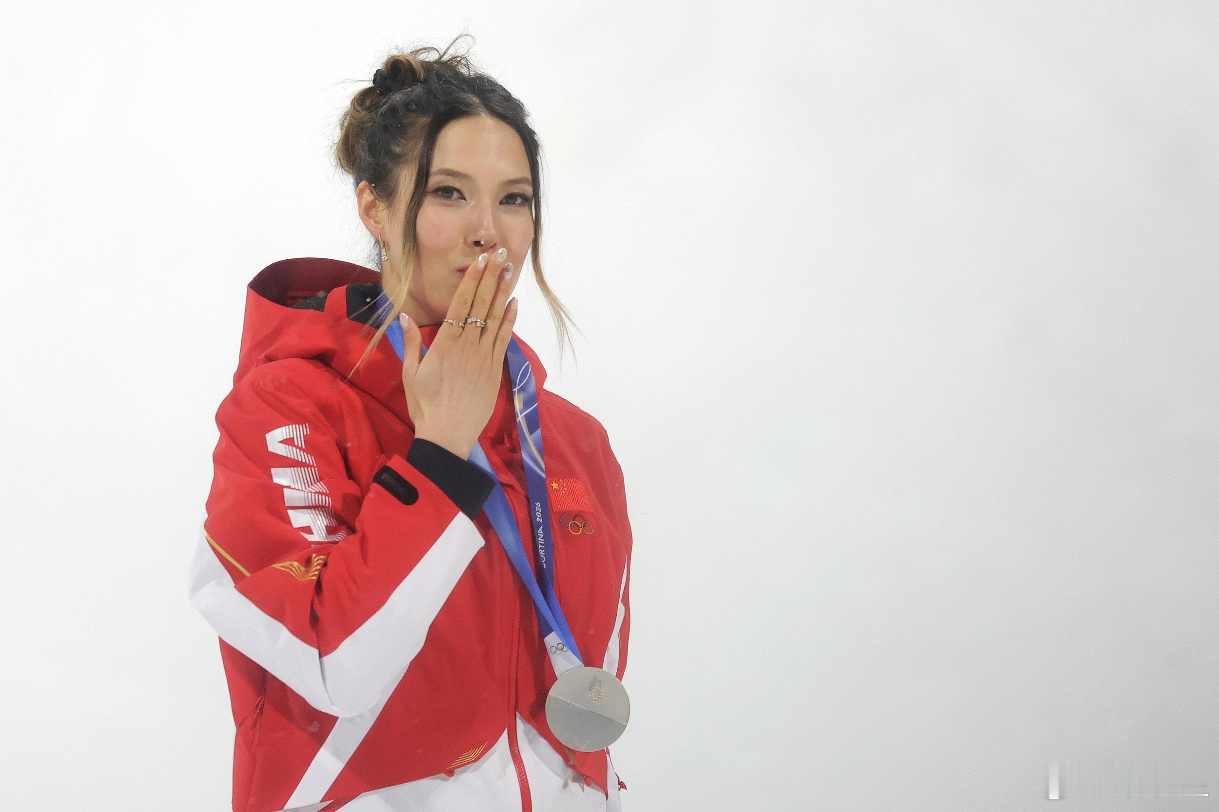 谷爱凌大跳台银牌冬奥会此刻皆不凡 “我没有想奖牌或奖牌的颜色，想的是如何把动作展