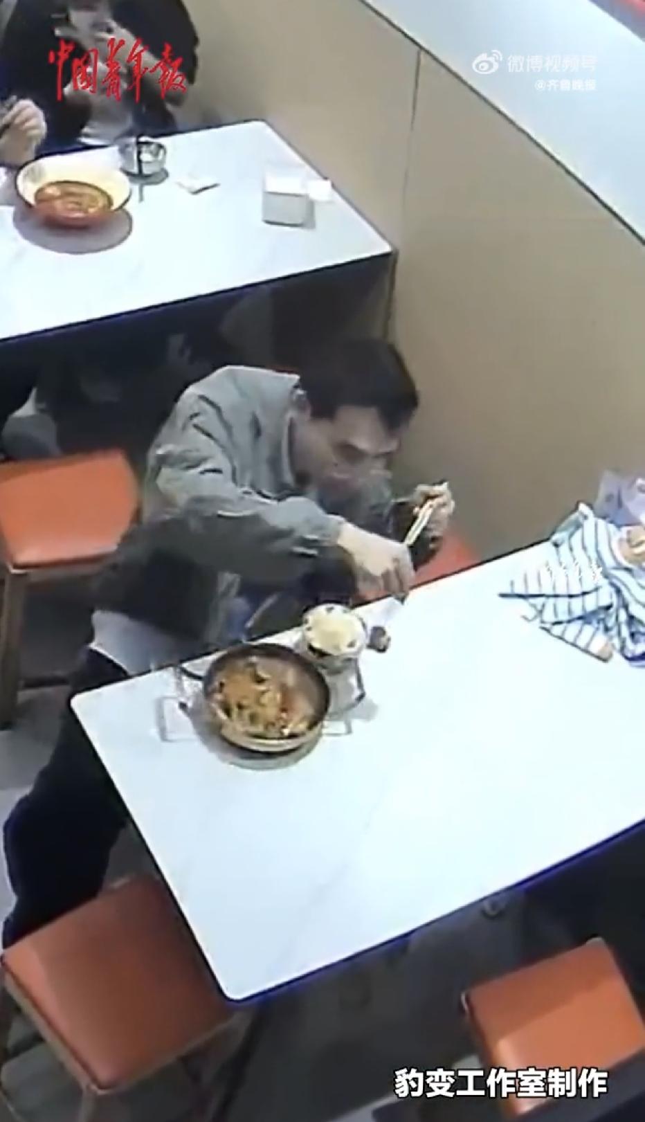 “格局真的大！”安徽合肥，一位客人来店里吃饭，吃到一半，突然在饭菜里发现了一根头