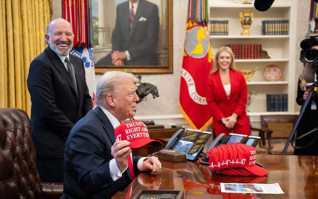 打开新闻就能看到，特朗普和他的团队又在国际舞台上闹了笑话。

一场和北约秘书长的