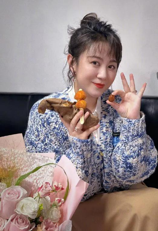 演员，马丽说，我在毕业的时候有一段时间确实有点儿抑郁了，那个时候因为遇上了很多黑