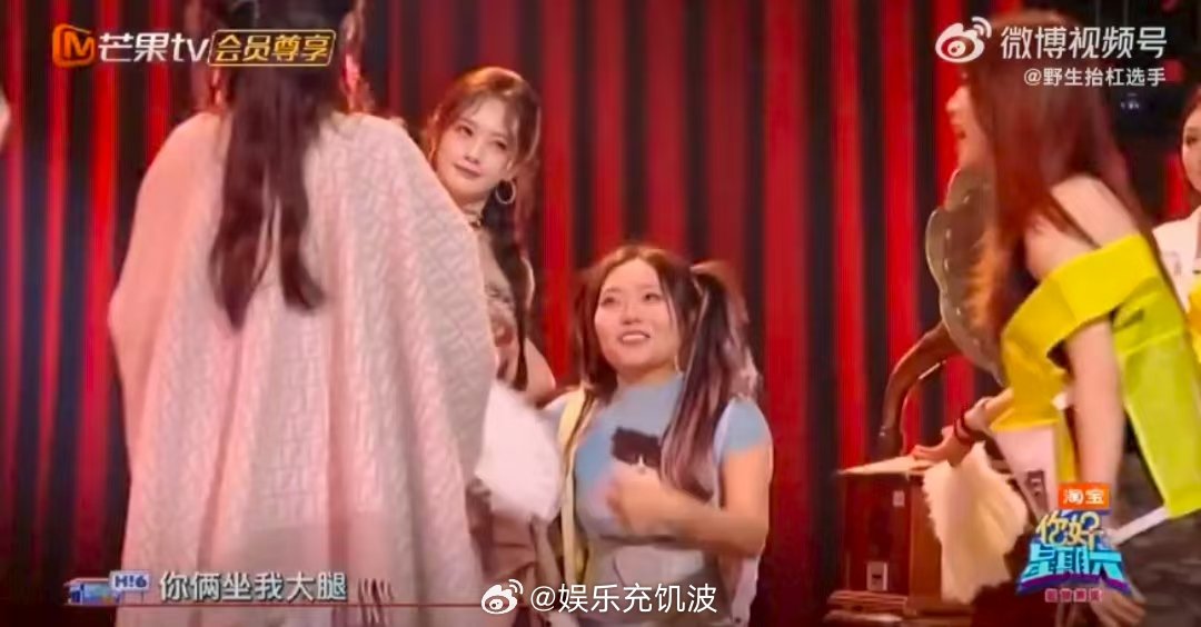 李雪琴左拥李一桐右抱孟子义你好星期六 hi6彩排甜度拉满！李雪琴腰伤坐著仍超热情