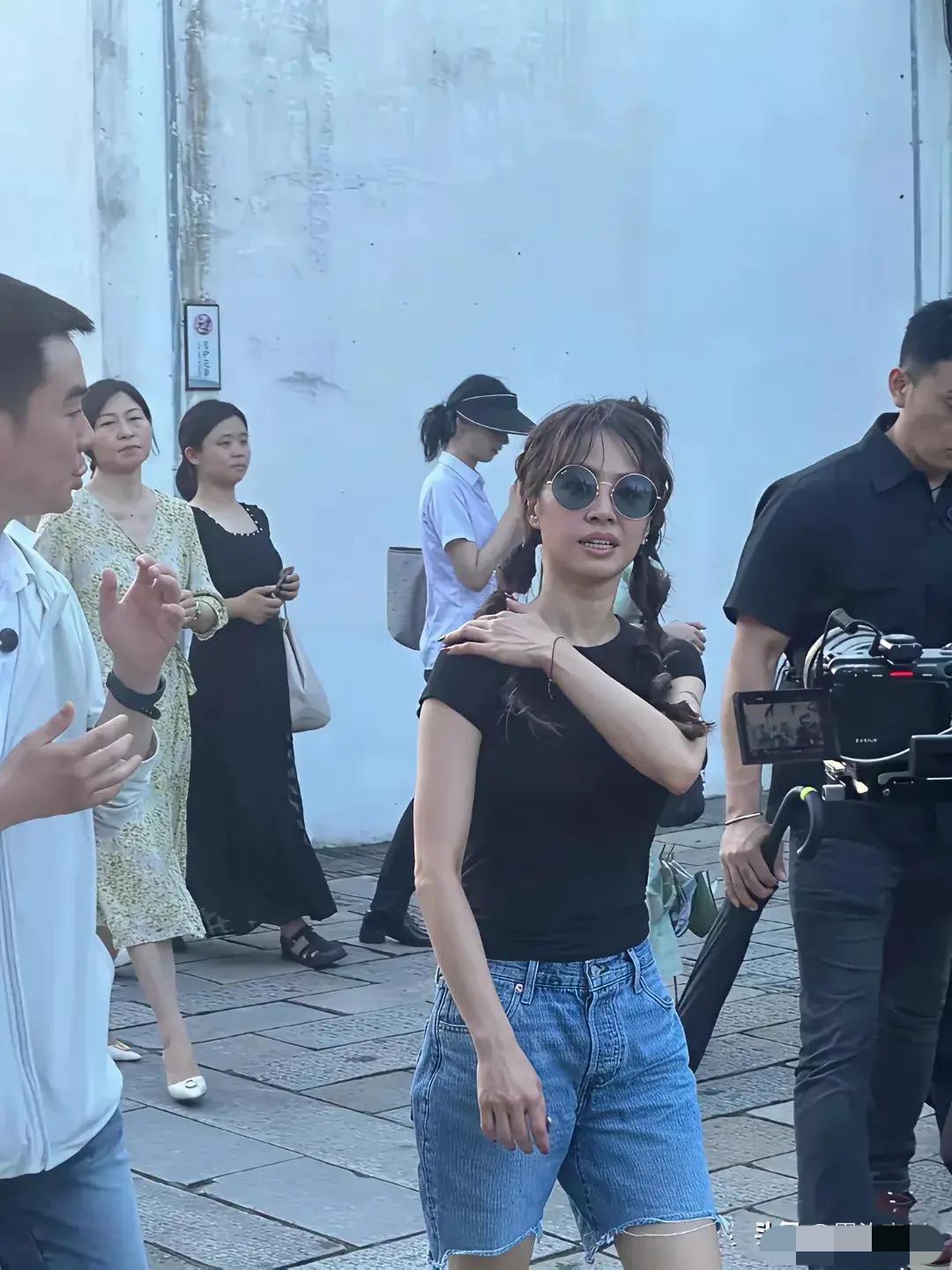 这是哪个明星啊？气场这么强大又这么漂亮
