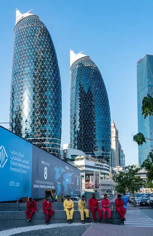 卡塔尔和迪拜谁更富裕呢? 卡塔尔和迪拜谁更富裕，这得好好说道说道。卡塔尔是独立国