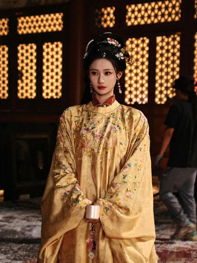 何宣林万花世界海报 万花世界杀青，何宣林发海报，「柳如烟」存档 ​​~何宣林柳如