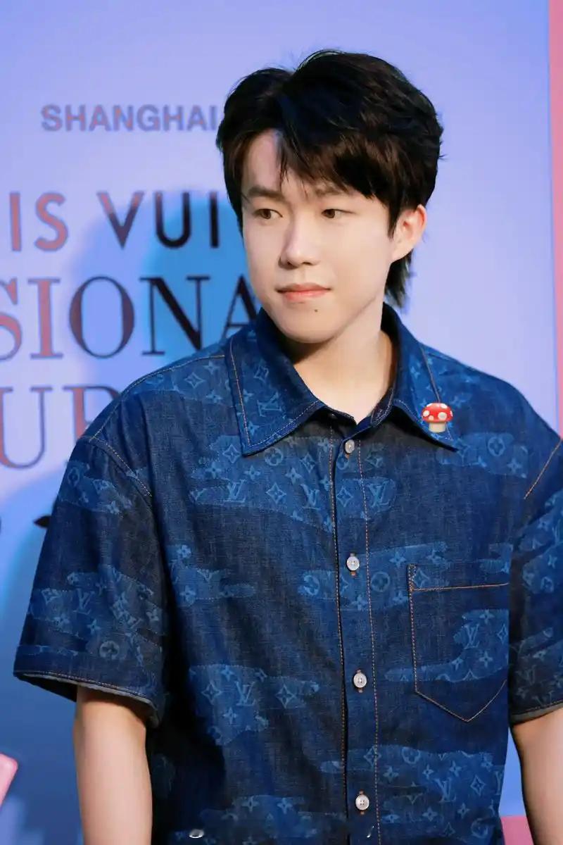 王楚钦本赛季国际赛事12冠王楚钦2025完成多项突破2025赛季，王楚钦豪取12