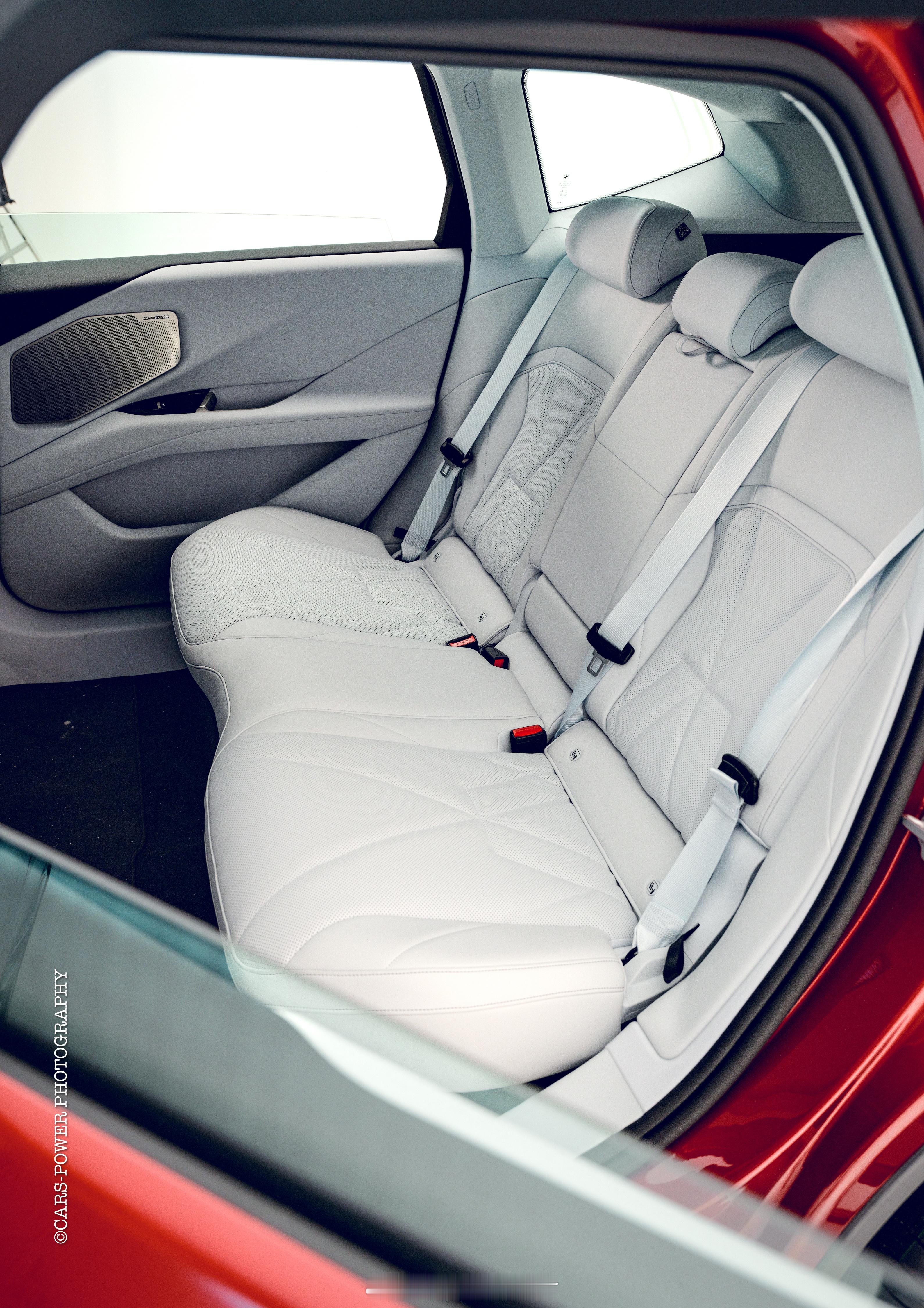 彻底告别传统仪表盘和单纯屏幕显示……🤍🤍🤍极简+科幻+未来+白色🤍🤍?