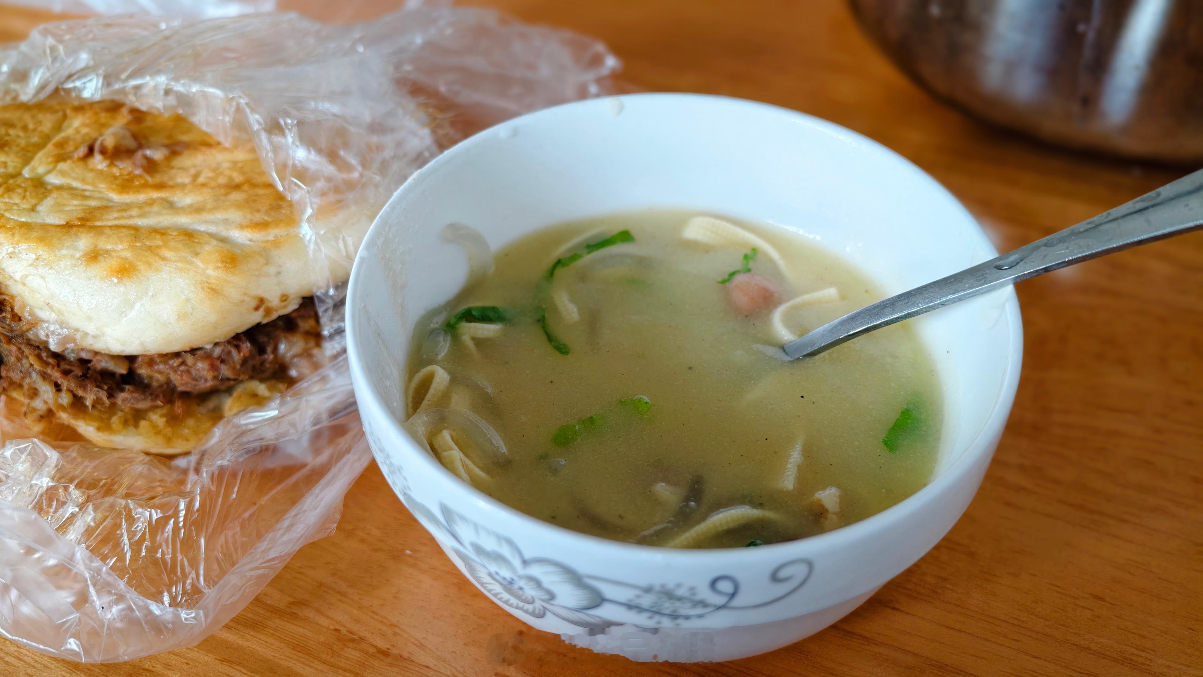 济南的西关传统早餐，杨家甜沫，杨家牛肉烧饼