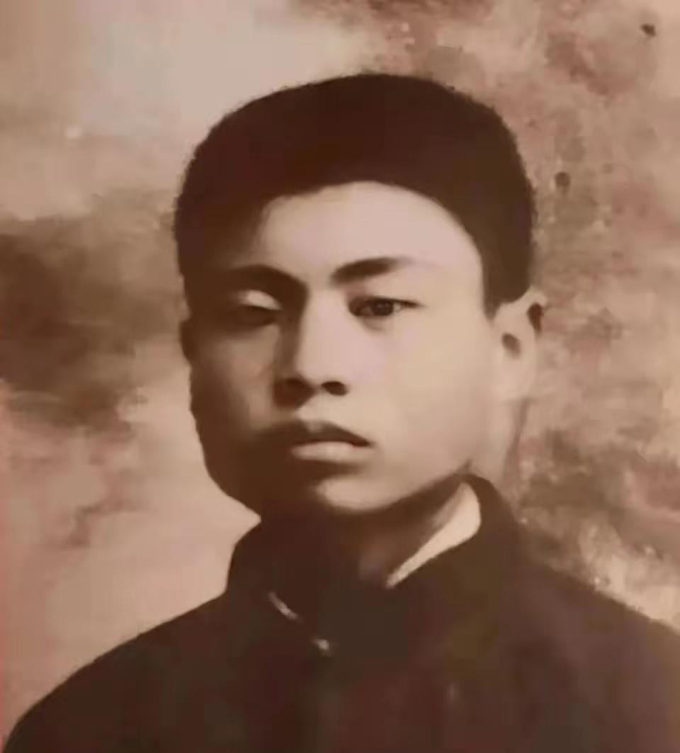 1938年，中共土默特旗工委书记贾力更，得知日军在大同设了一个军火库。他化装前往