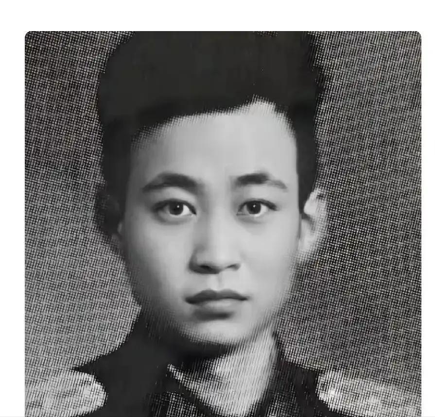 1953年秋天，哈尔滨军事工程学院开学没多久，校园里就悄悄传开了一件事：有个学员