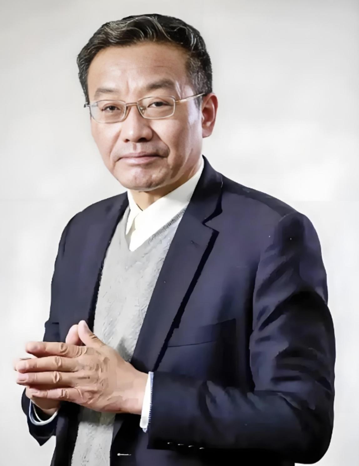 父母最大的清醒：接纳孩子的平凡，才是父母最高级的修行
 
王德峰教授曾说，儿子一