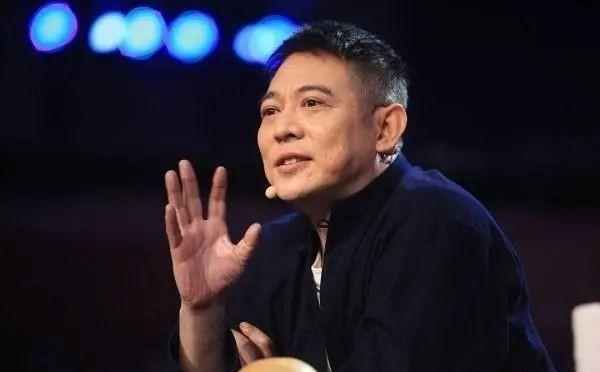 1994年，日本记者质问李连杰：“南京大屠杀死了30万人，你们一个个数的吗？”面