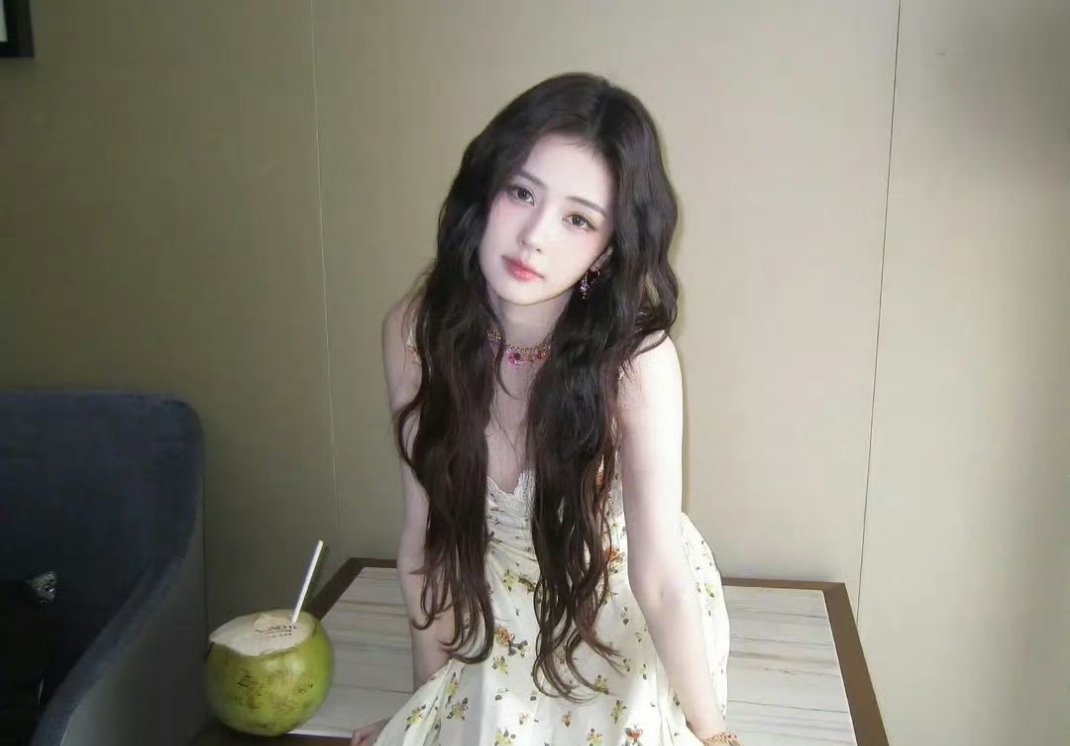 白鹿你不用谦虚，比周冬雨王楚然好看多了 