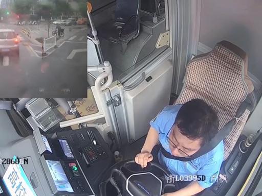小人物真英雄！6月18日报道，浙江舟山，一位公交车司机与死神争命几秒，踩下那一脚