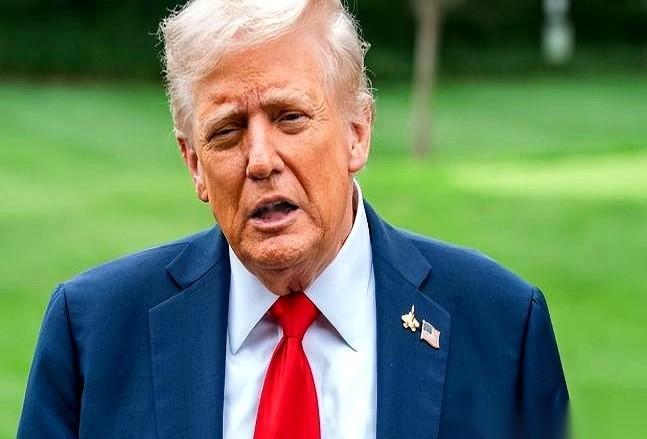 普京大概以为他早就摸透了美国的剧本。
代理人、经济牌、舆论战，隔着一层纱打太极。